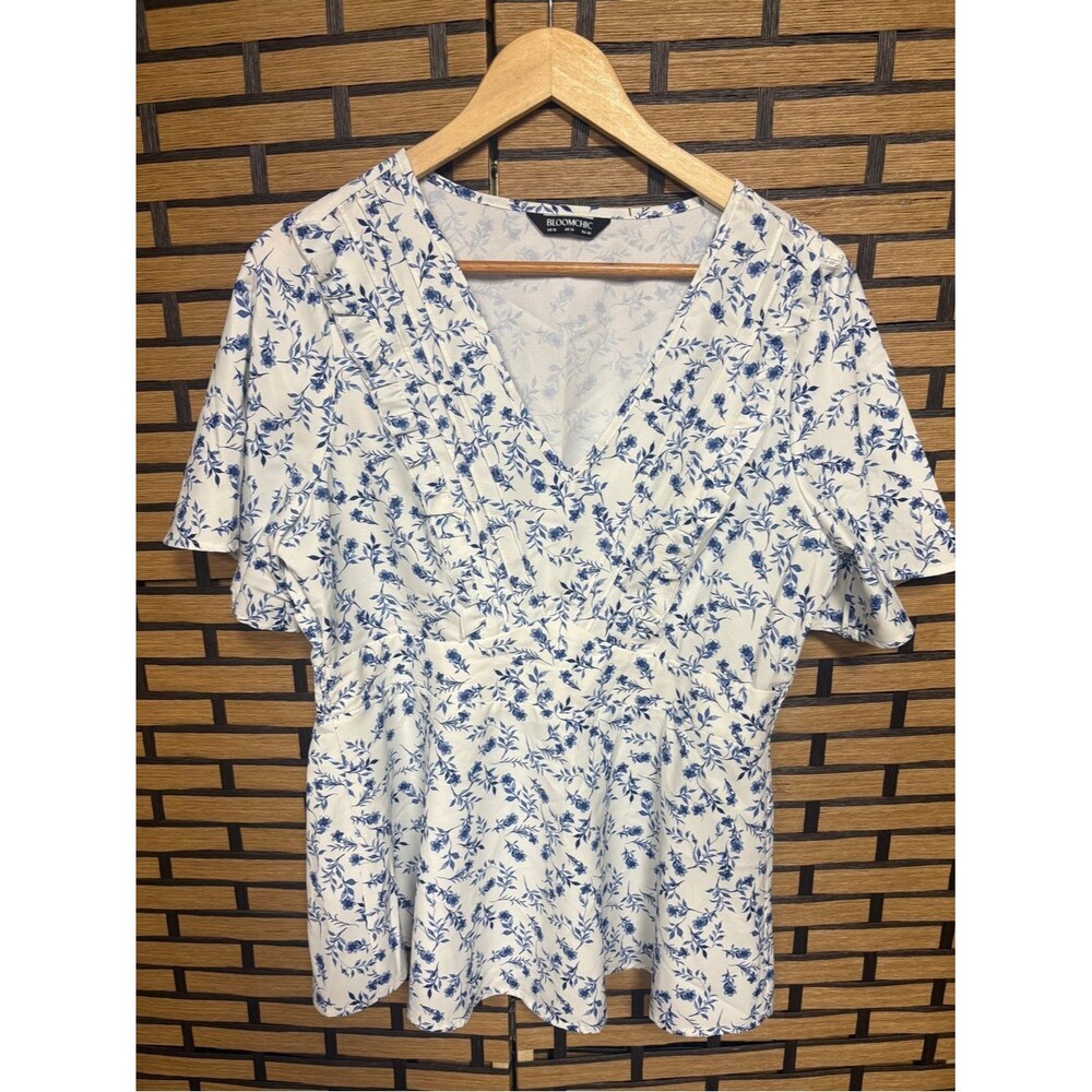 Bloomchic white and blue floral blouse size 10